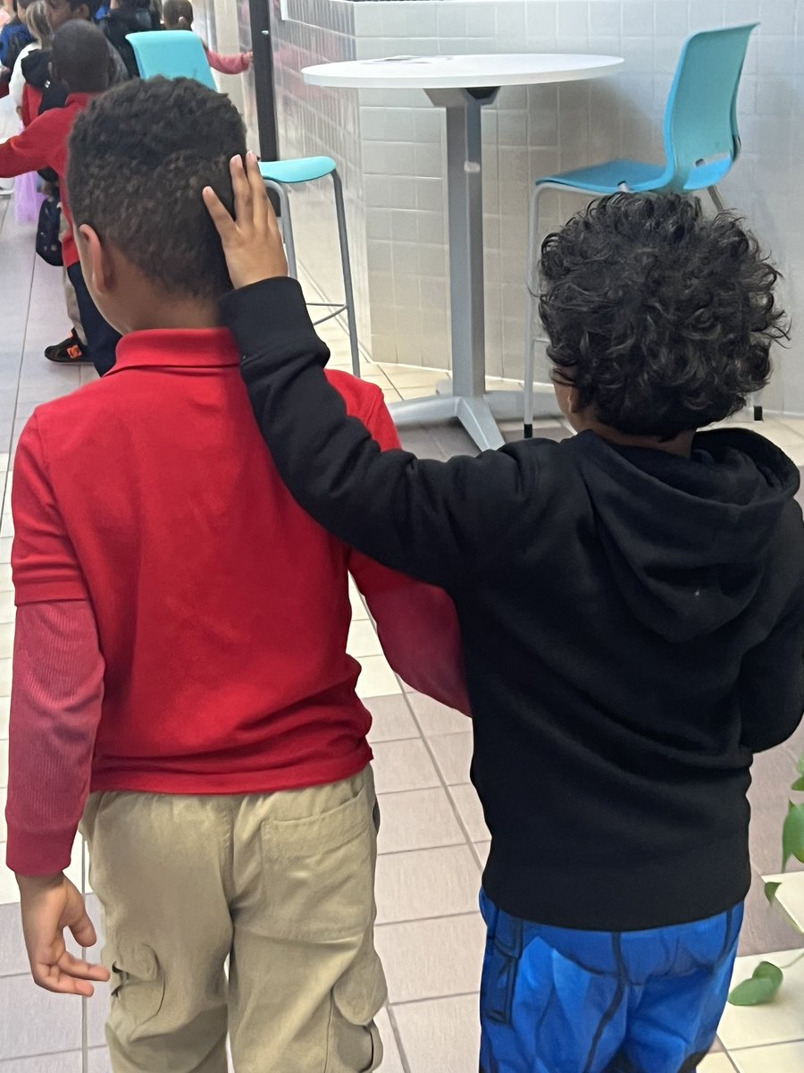 Good friends hold your hand and rub your head when you’re sad❤️