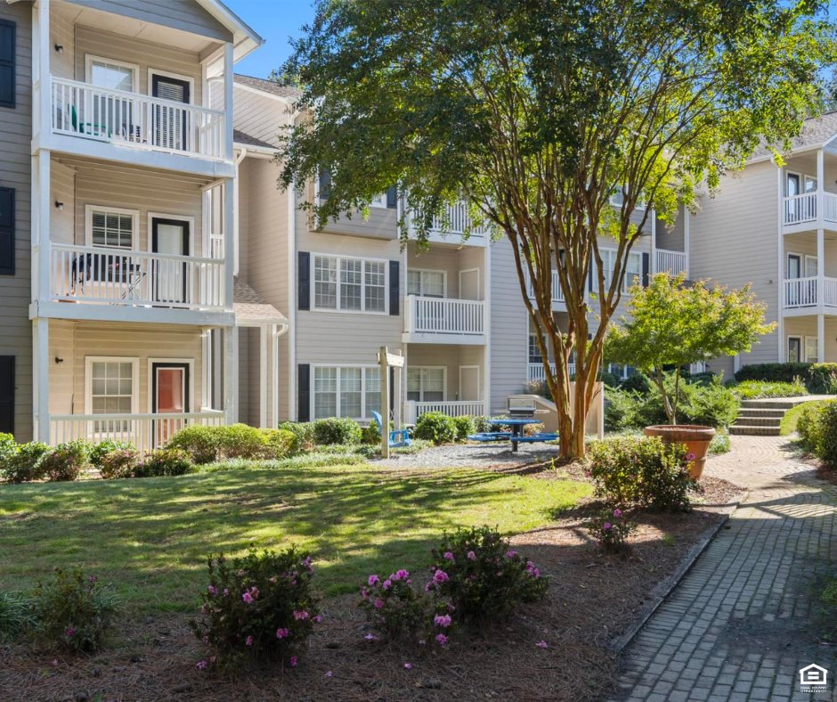 Park Summit Apts tweet media