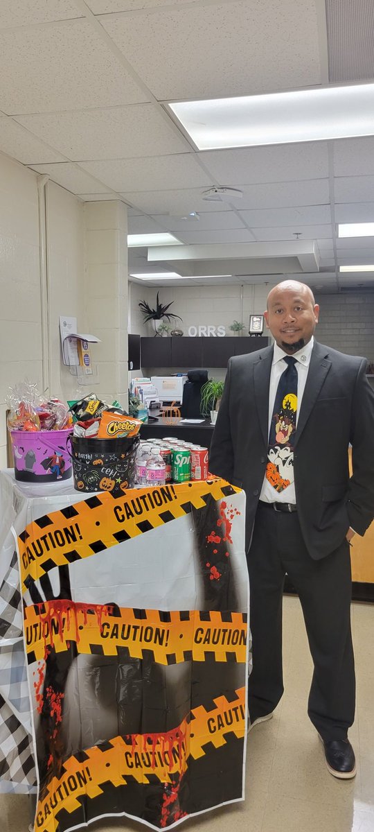 KimMitchell96's tweet photo. No tricks, all treats for the @OrrsElementary staff!! #PBIS #extraORRdinary #PBISforteachers #Aviators @gscsCollier @MrsJacksonGSCS https://t.co/nceycJAfxR