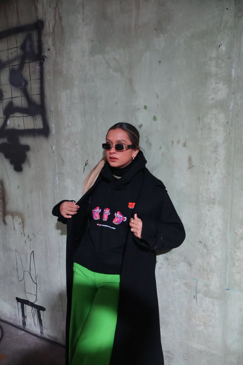 ast3ria_star's tweet photo. Life is too short to wear boring clothes 

Thanks to @BadEnvClub @litexo for the hoodie 🔥🔥🔥 https://t.co/YmMyY71b1y