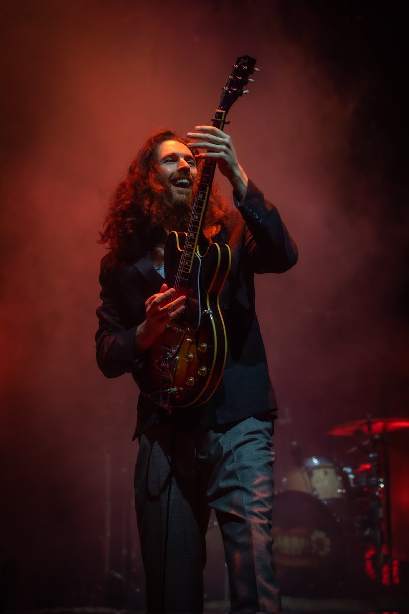 Hozier's tweet photo. Phoenix. That was a lot of fun. So good to be back in that space, thank you for being such a sweet audience 🖤

📸 @ruthlessimagery https://t.co/ci8SjHO6V2