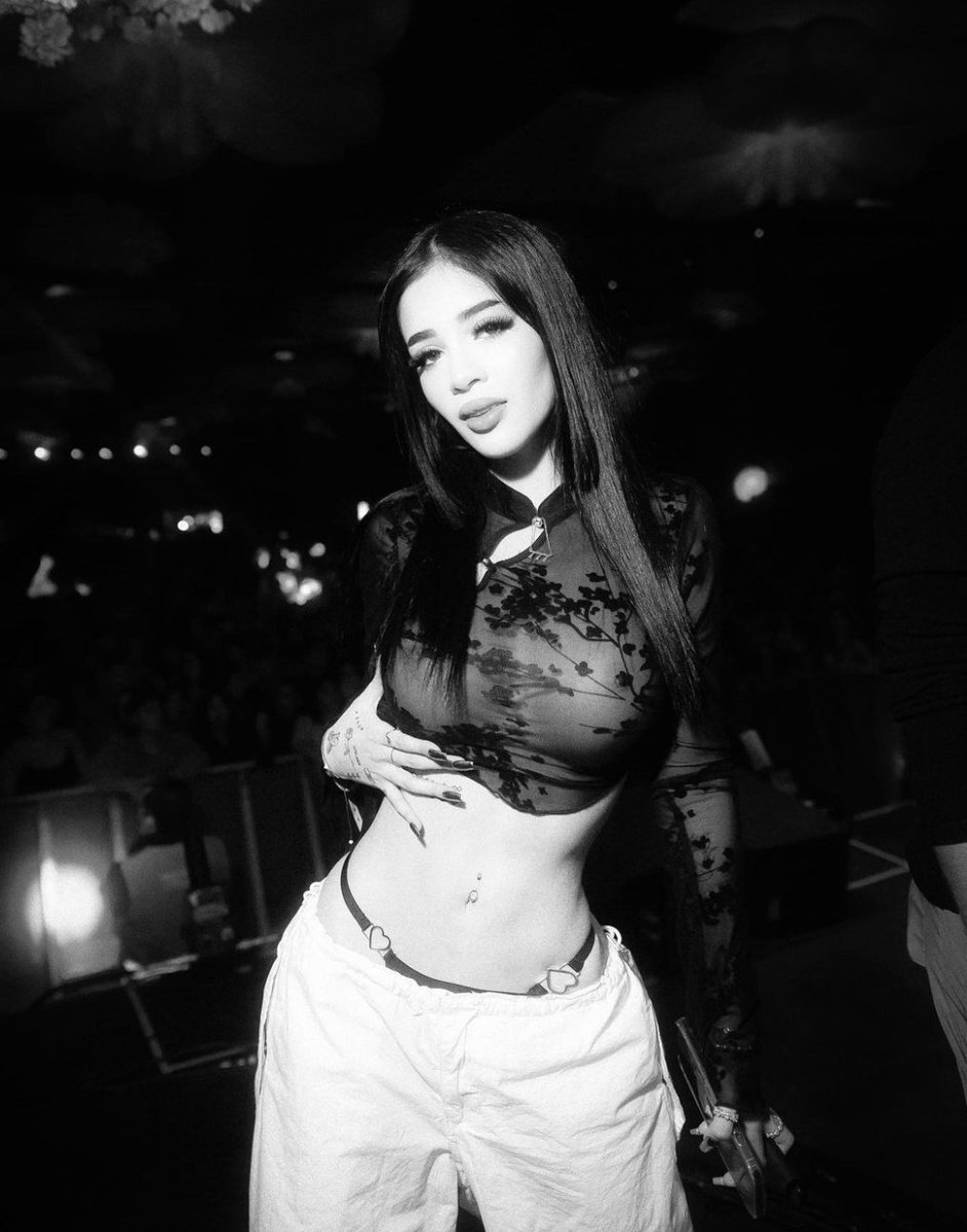 Holaaa holaaa. Soy Kaia D'Angelo hija del jefe de la mafia griega. Soy un rol nuevo. Tengo 20 años y soy repostera. Espero conocer muchas personas nuevas y poder hacer nuevos amigos.
Fav y rt.