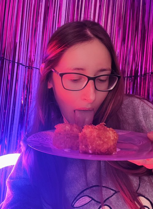 mmm&hellip; delicious 🍒🫦🫦🫦 https://t.co/T3CpfLwmoz<a href="/tag/magic"class="tags"><span>#magic</span></a>