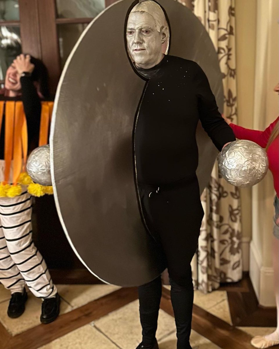 And the good sport award goes to………. 🤣🤣 He’s always all in! 🏆 #Triadicballet #Bauhauscostumes