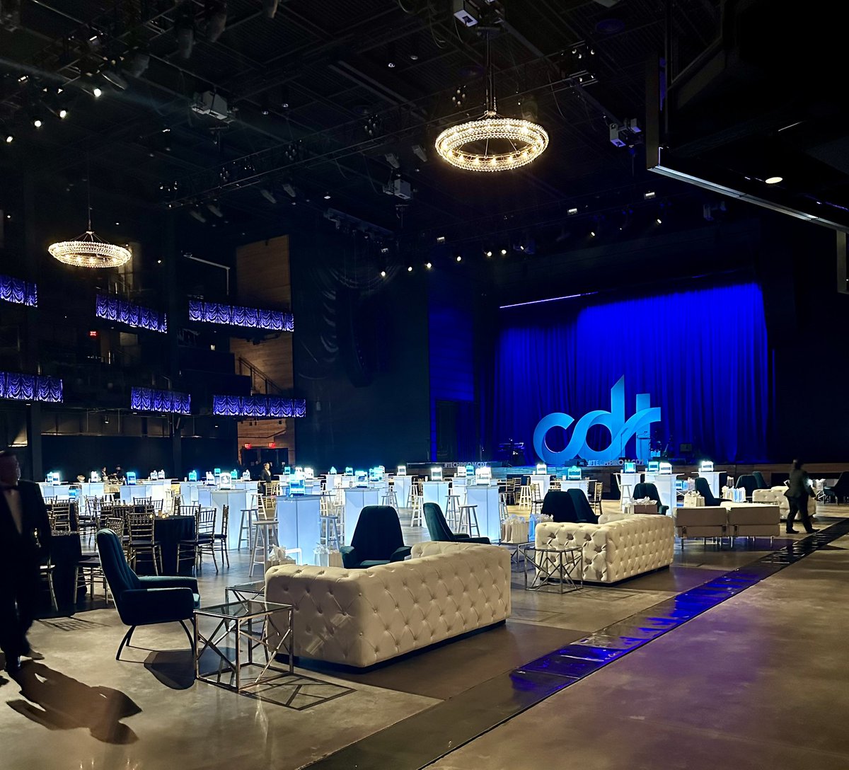 Amy_Schatz's tweet image. Babysitter   ✅
Parking spot (!)  ✅
Ticket  ✅
#techpromcdt #techprom 🎉