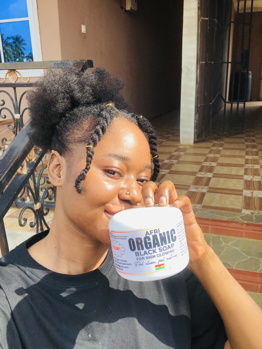 ObaaYesu2's tweet photo. Have you tried it yet???

Clears acne, pimples, eczema,sunburns,stretch marks, dark spots , Hyperpigmentation …Gentle and mild on the skin And also gives amazing glowing skin 🥰#pearlysorganicskincare #seminawura #afriorganicblacksoap https://t.co/CiyLdY1MLv