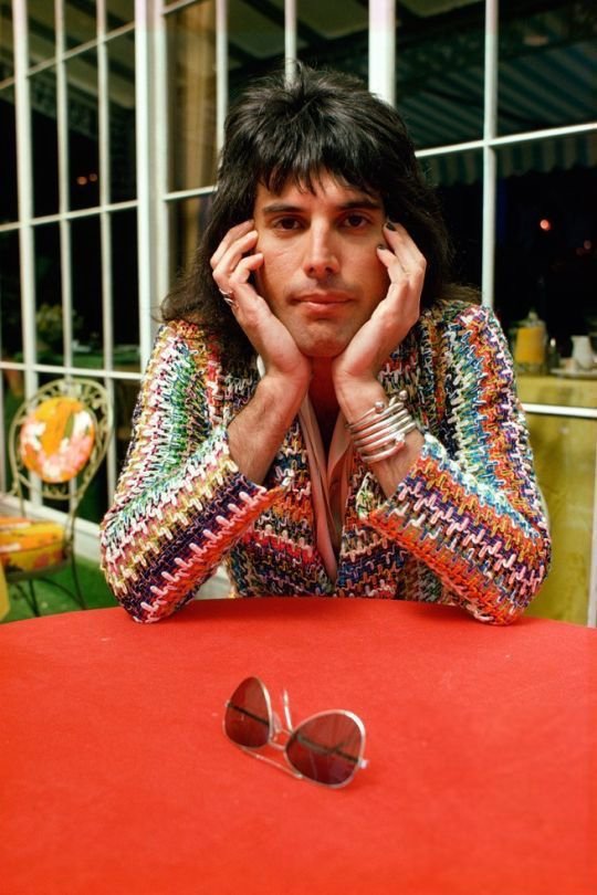 crockpics's tweet photo. Freddie Mercury, 1975. Photo by Andrew Kent. https://t.co/QRUO4borqW