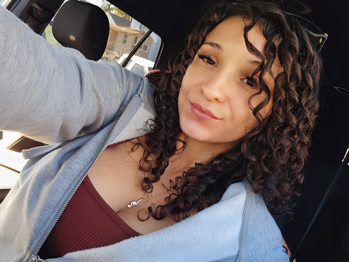 Does daddy like getting car selfies sent to him 😉 #carselfie https://t.co/ZZ6HBxYb9l<a href="/tag/carselfie"class="tags"><span>#carselfie</span></a>