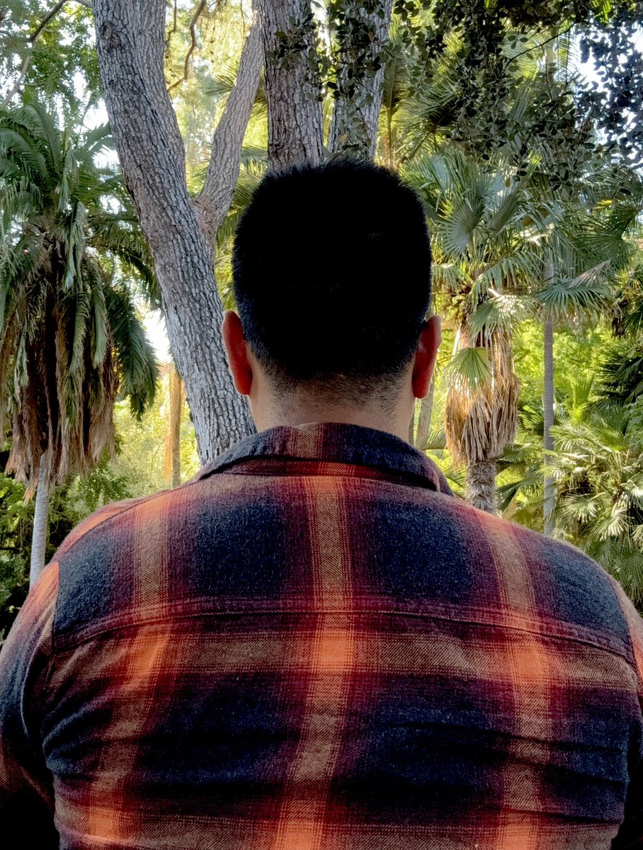 Jess_Ninja97's tweet photo. This series continues with evermore ft old navy flannel from last year #evermore https://t.co/w66VkfUB3W