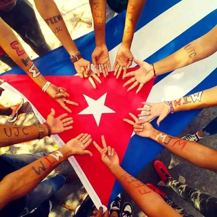 ¡Pueblo de Cuba alcemos todos nuestras voces! ¡Por el derecho a nos ser restringidos y poder desarrollarnos plenamente! ¡Por el derecho que ha costado sangre de miles de cubanos a no tener ingerencias externas! ¡Por nuestro Pueblo! #MejorSinBloqueo @DiazCanelB @ESanchezcub