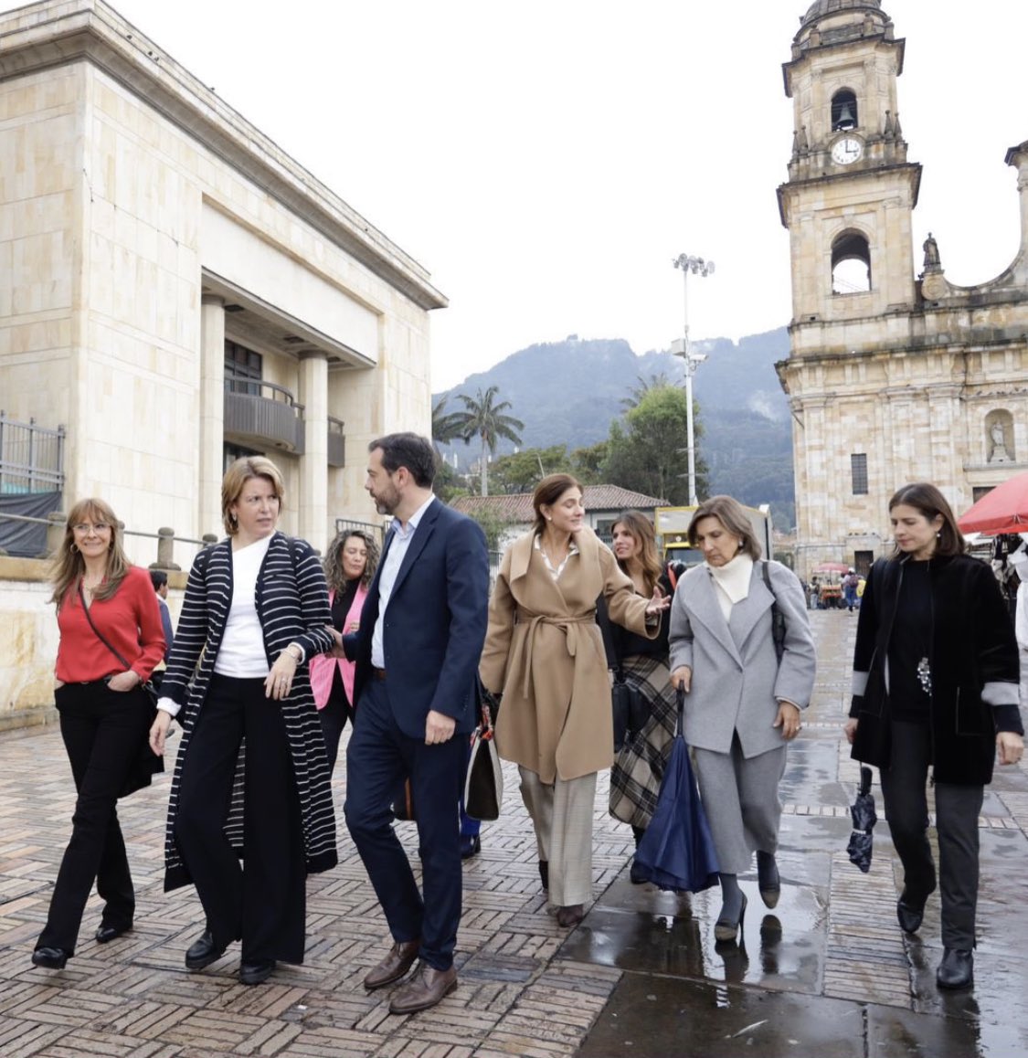 juancarperez's tweet image. Galán se llevó la mejor nómina para Bogotá:

Carolina Soto, Cecilia Vélez, Sandra Borda, Ángela Orozco, Lucia Bastidas, Liliana Caballero, Martha Ospina…