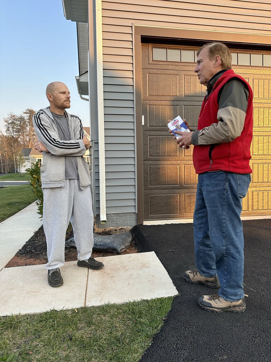 stirrup4va's tweet photo. Another gorgeous Autumn night on the doors! We’re all ready for common sense reform &amp; to build on Gov. Youngkin’s success.

It’s time to:
✅Put victims ahead of criminals

✅Recover from losses to the education system

✅Continue to provide economic relief https://t.co/fWg6vmaaiL