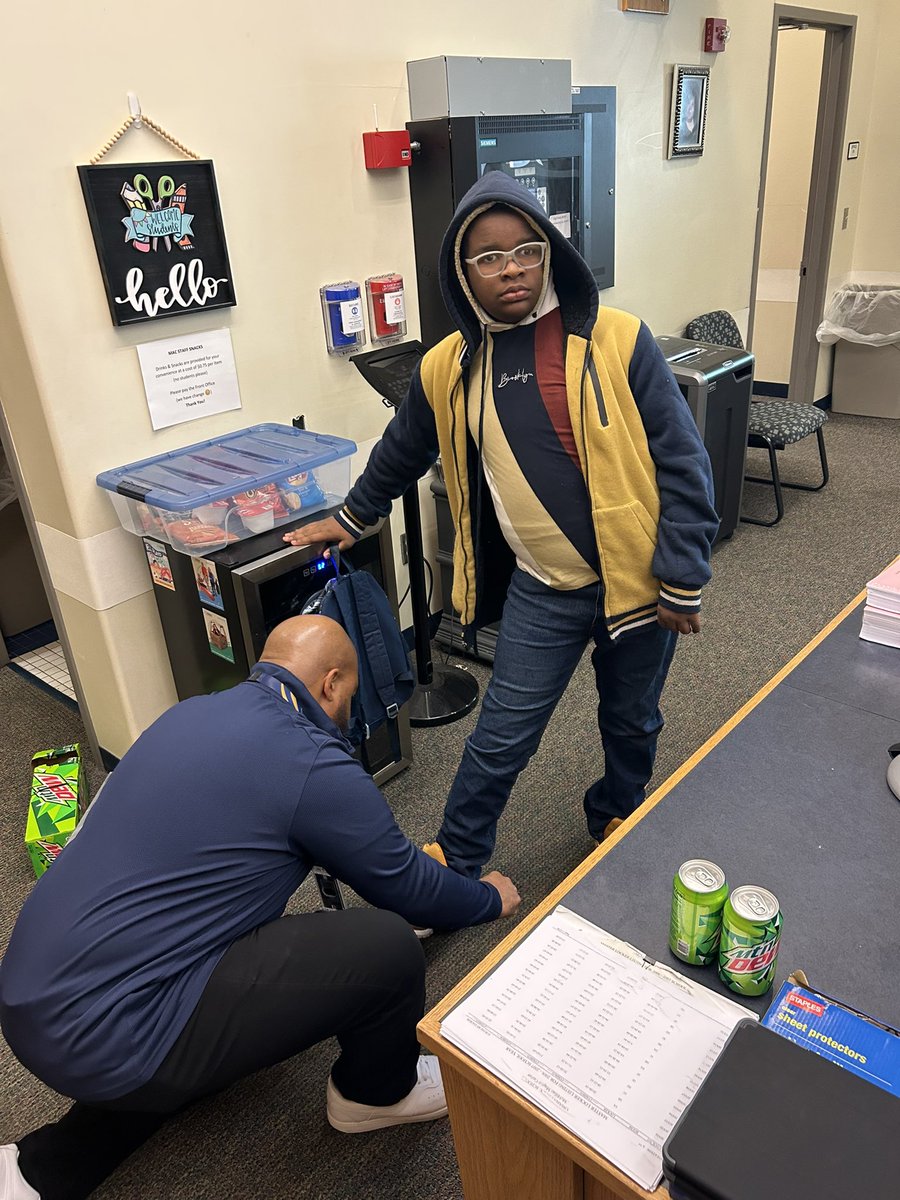 OPS_McMillan's tweet photo. Student: βMister, why are you SO BALD??β #REAL_Joy as @OPS_McMillan staff will do most anything to help our students. Sometimes new π₯Ύ just need π! #DJDavis #berberber π¨π¨π¨ #MonarchProud https://t.co/C98tbJBg4P