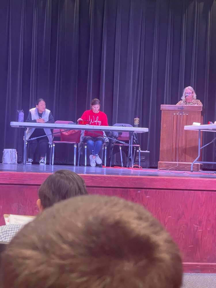 DavisWolvesPS's tweet photo. Shout out to our MS Academic Team! They won 3 out of 4 rounds yesterday against Wynnewood! Congratulations to Ms. Mynhier and students for hosting a successful meet! #smarticles #middleschoollife https://t.co/wOZgOP8T4c