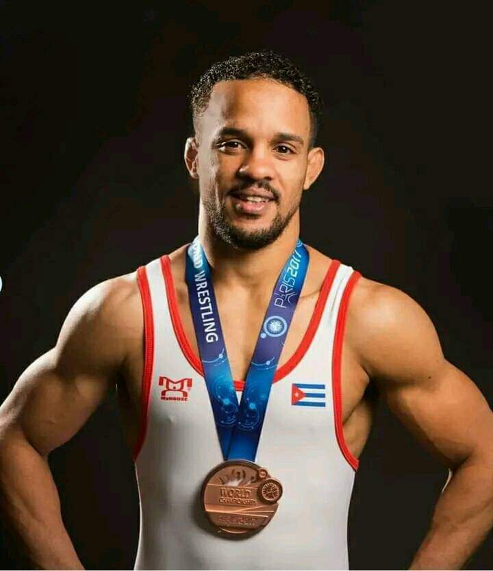 Arriba Cuba‼️ 🇨🇺

Desde #LasTunas FELICIDADES para Alejandro Valdés es campeón de la lucha libre en los 65kg, en los Juegos Panamericanos de #Santiago2023

 #MásRetosMásCompromiso <a href="/RenGallego3/">René Gallego</a> <a href="/JLBrocheLorenzo/">Jorge Luis Broche Lorenzo</a>