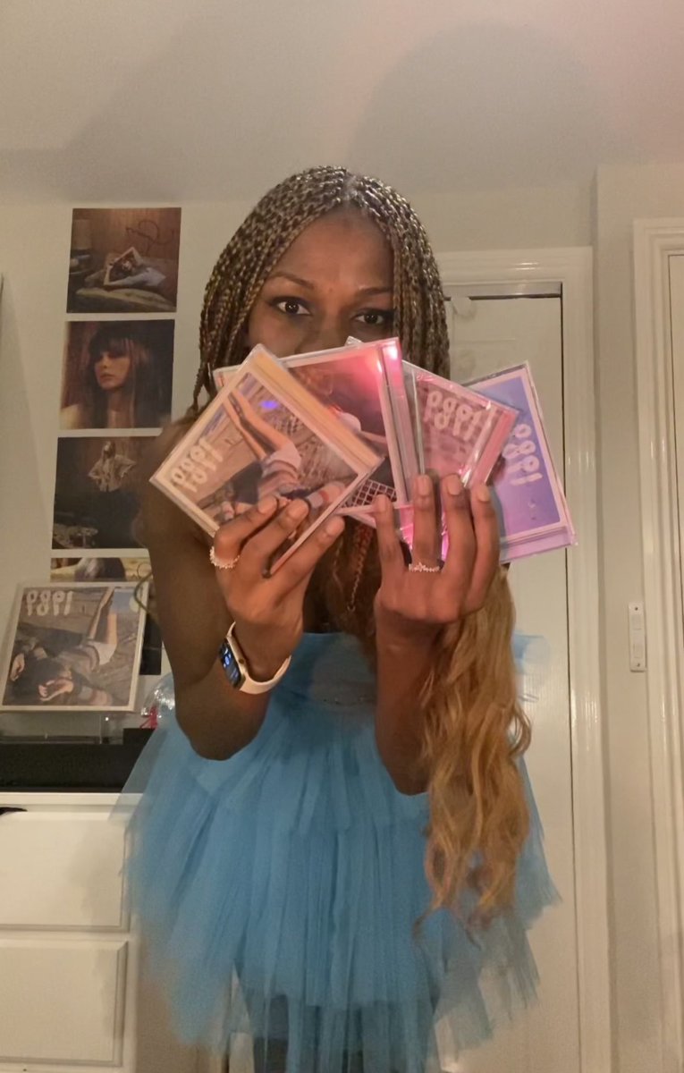 taystinybraid's tweet image. @taylornation13 I shake it off with a blue dress (not on a boat) and all my polaroid CDs while jamming on my cassette  #HowIShakeItOff