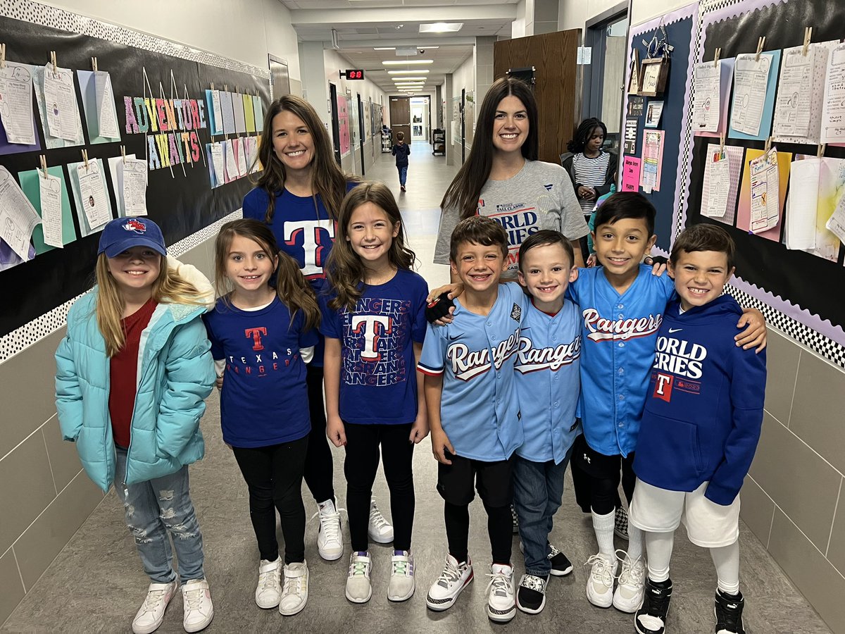 hammelem's tweet photo. WE LOVE OUR TEXAS RANGERS! 💙❤️⚾️#hammfam #hammheroes #togetherrockwall https://t.co/2spkM0bQOK