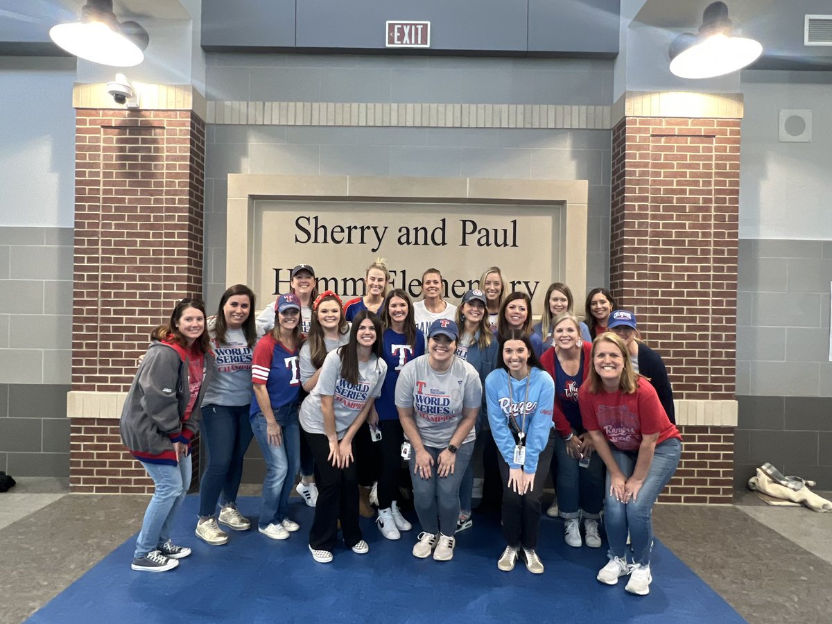 hammelem's tweet photo. WE LOVE OUR TEXAS RANGERS! 💙❤️⚾️#hammfam #hammheroes #togetherrockwall https://t.co/2spkM0bQOK