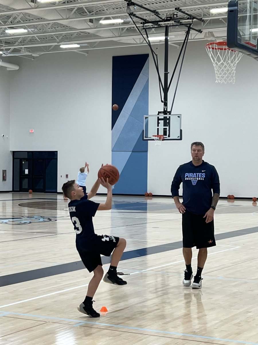 ForestGlenElem's tweet photo. 6th Grade BB lovin’ the new practice space! Let the season begin!! ⁦@BayPortBoysBB⁩ ⁦@BayPortHS⁩ https://t.co/HdW5cpvQHw
