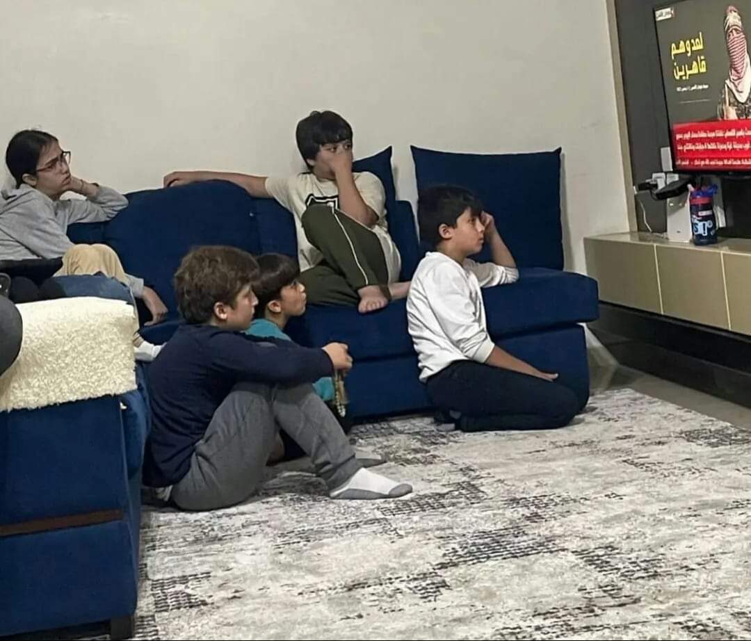 RNadelgamal's tweet photo. سينهض مِن صميمِ اليأس جيلٌ 
مريدُ البأسِ جبـَّارٌ عنيد ")) https://t.co/TF5mOdUZ9p