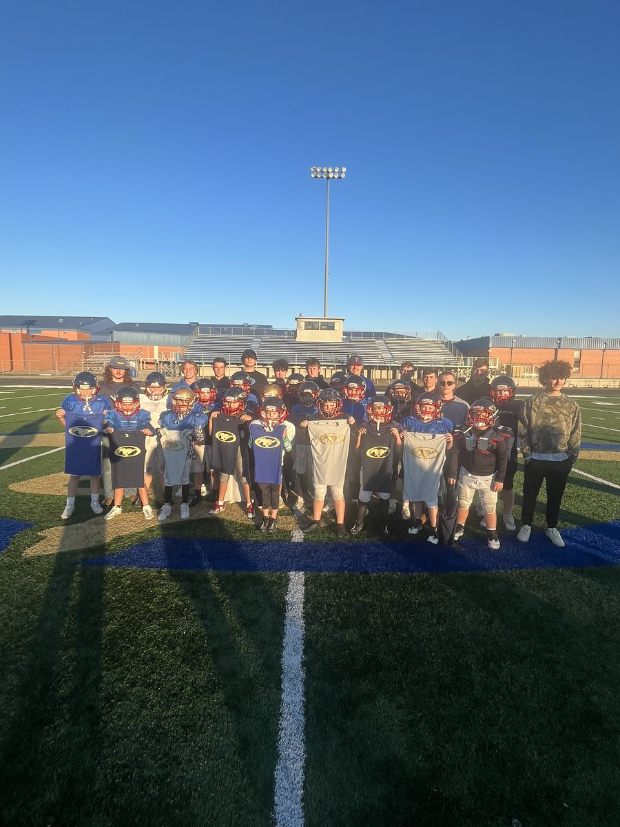 OologahFootball's tweet photo. Good luck to our 4th grade playing in the Super Bowl at Locust Grove on Saturday. I know the players loved seeing them at practice tonight. Go Mustangs! https://t.co/ueqR6CGWmg
