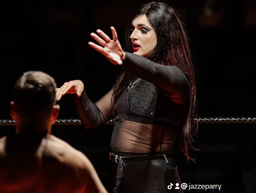 jazzeparry's tweet image. Il est tard là donc j'ai une confession : j'ai postulé au casting de Drag Race France en tant que première drag catcheuse de France. Vous croyez que je vais être accepté ??