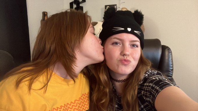 Hopping on MFC soon!  @ Gingerbunny1 - My girlfriend (left) @ Gingerbunny2 - Me (not left) https://t<a href="/tag/love"class="tags"><span>#love</span></a><a href="/tag/gilf"class="tags"><span>#gilf</span></a>