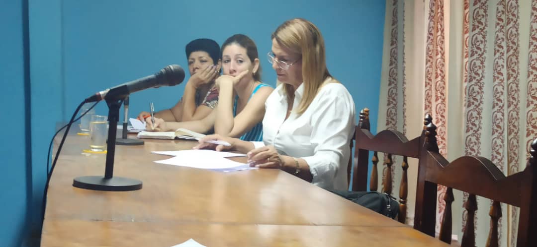 MirMarbelis's tweet photo. Presentan en el Municipio de Amancio #LasTunas 🌵Estrategia del Programa Materno Infantil para reducir la Morbimortalidad   #RendiciónDeCuentasLasTunas @RenGallego3 @JaimeErnestoC @JLBrocheLorenzo https://t.co/L8MvQw9OAJ https://t.co/qgETYLc9Da