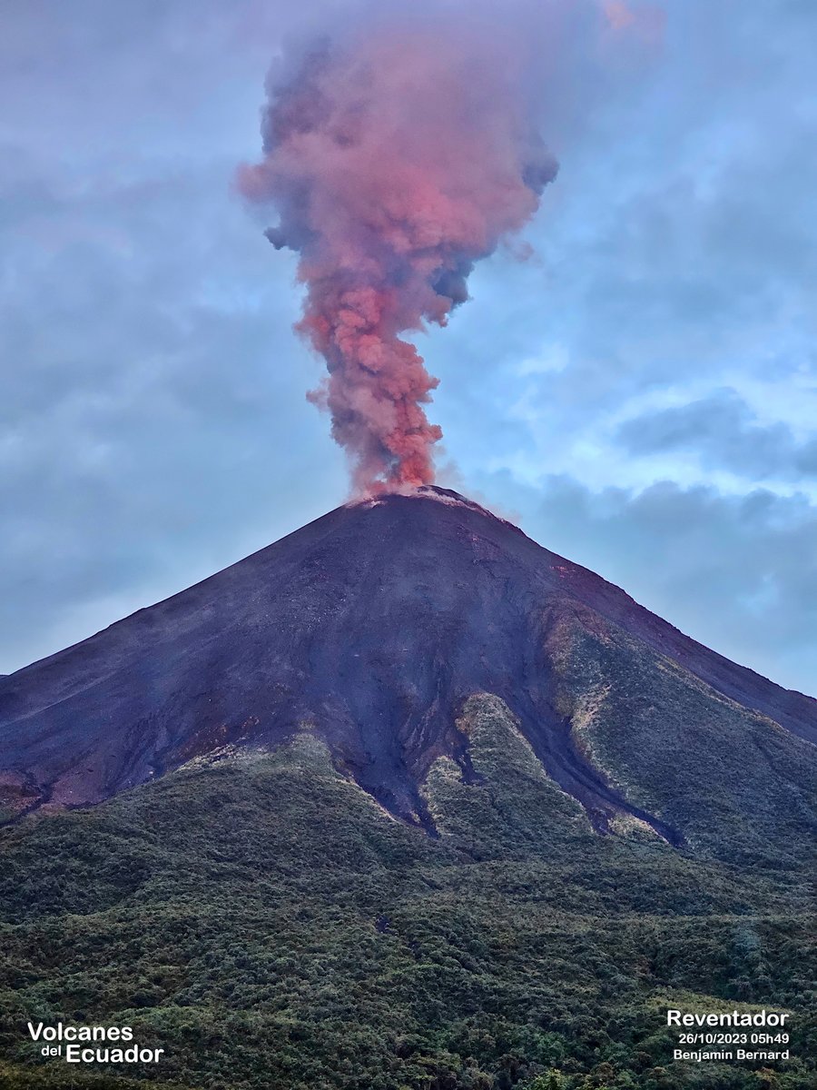 Volcan_Ecuador's tweet photo. ¿Emisión de ceniza rosacéa en el volcán Reventador? Para la explicación 👉https://t.co/MQkqTY3E4W https://t.co/EQrAvAL9xR