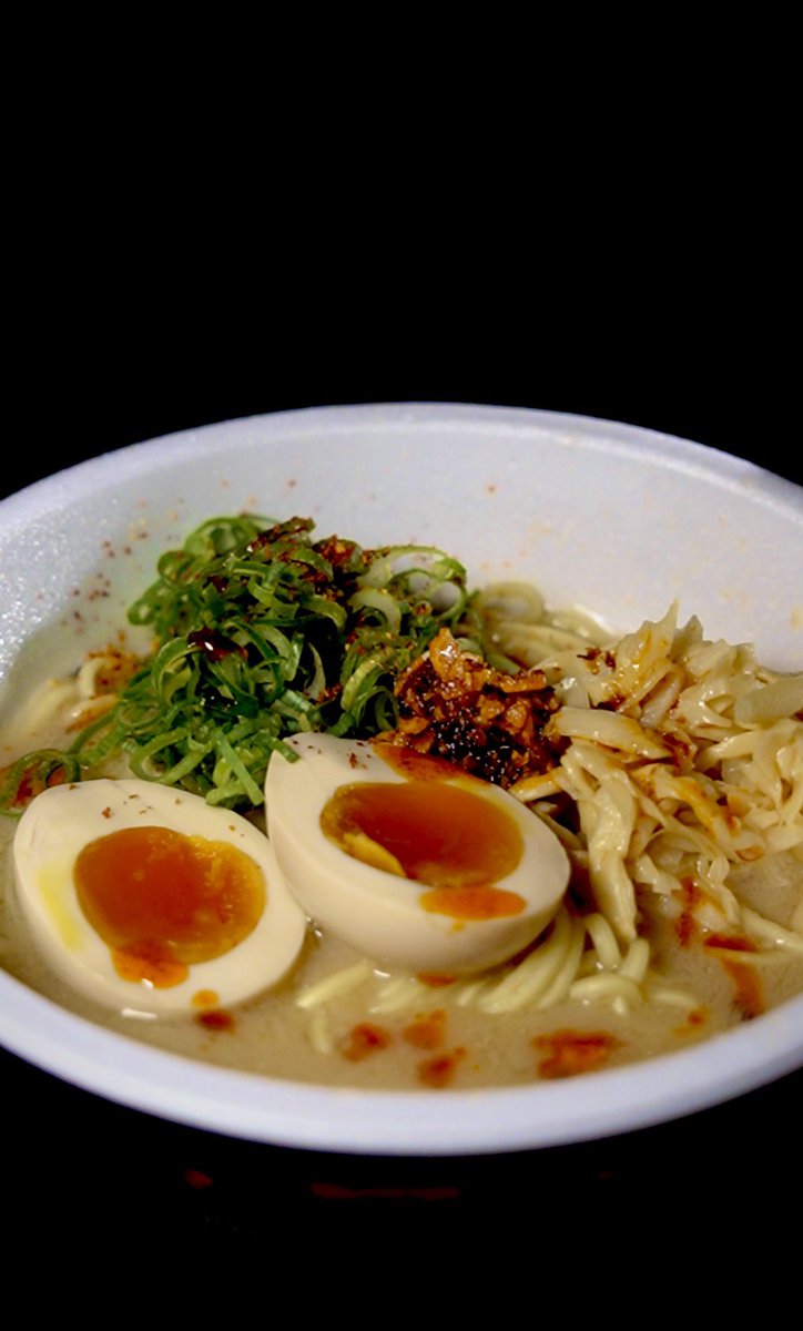CrocosKitchen's tweet photo. セブンイレブン限定の
最高に面倒でうまいカップ麺🍜

具が全く入ってないので
コンビニ食材で格上げアレンジ⤴️

簡単だけどマジ美味いっす😋👍

#カップ麺 #格上げレシピ #らーめん 
#セブンイレブン #日清 #鶏白湯 
https://t.co/8GWbvLNTfn
🔺レシピのせています https://t.co/F9NWLAL4cx
