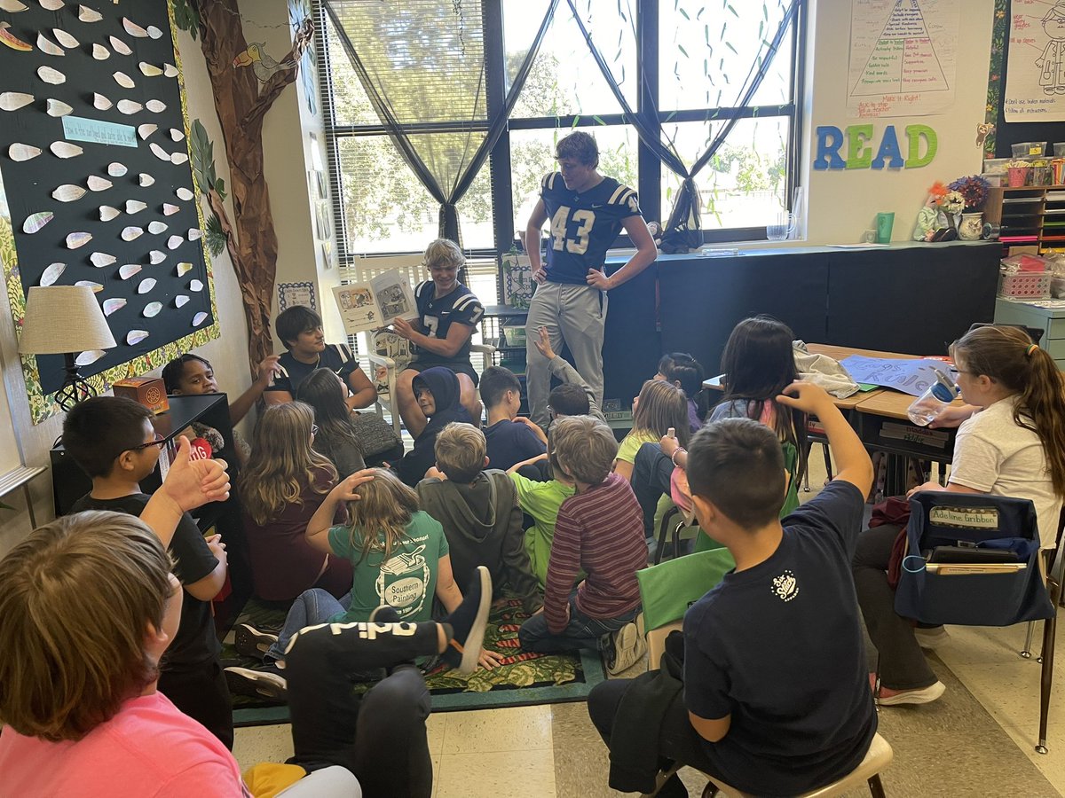 Thank you <a href="/JagFootball/">Flower Mound Jaguar Football</a> for reading to my class!! 🏈#FMjagsAFL