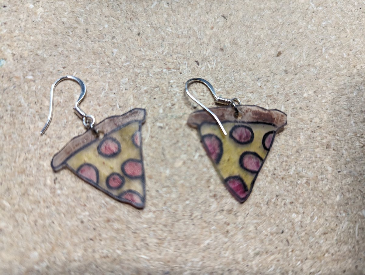 mssitesvida's tweet photo. @VIDASHARKS students know I love earrings! This student used empathy gathering to figure out an earring design that would bring me joy. And then she made them herself and gave them to me! Love our students and their creativity and proud to be a part of this Ohana! #WeAreVIDA https://t.co/5birj8RRpz