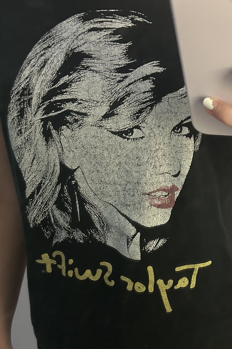 tolaurate_it's tweet image. tbh….. i will always shake it off with the anti-hero 🤷‍♀️😆🩵💃#HowIShakeItOff  @taylornation13