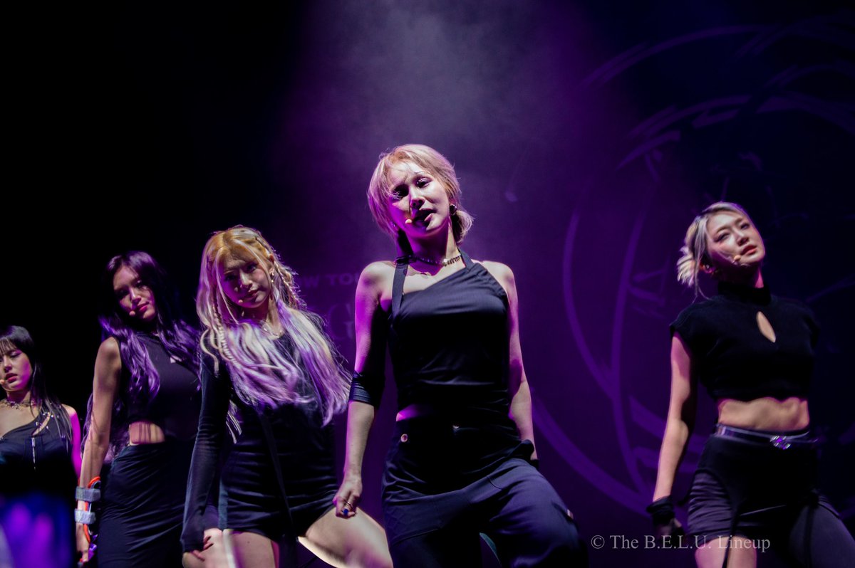 dy4ni_'s tweet photo. @EVERGLOW_STAFF last night in New Haven 🫶🏽 

📸: me

#EVERGLOW #EVERGLOWinNEWHAVEN #EVERGLOWTOUR #EverglowUSTOUR

@HelixPublicity @_mymusictaste https://t.co/FpP3Kl4nS5