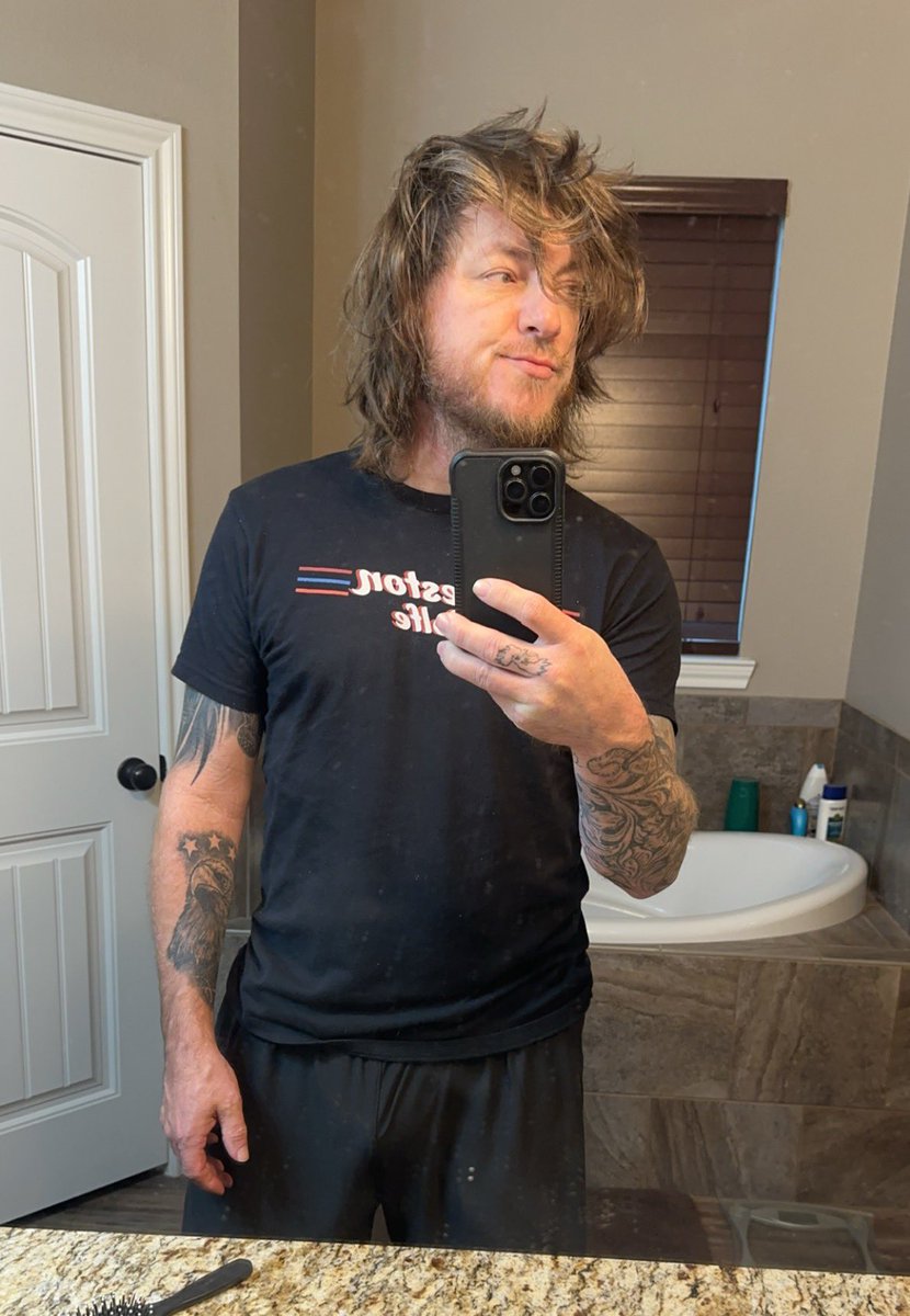 daddydanefuller's tweet photo. QT a random selfie https://t.co/8we8MpoxxX
