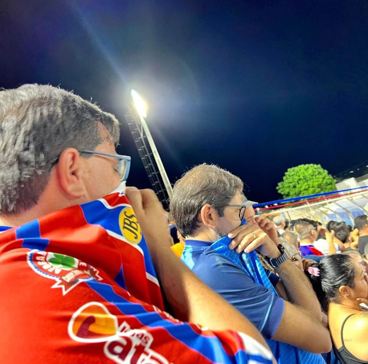 _kelvinmaciel's tweet photo. Soltaram o velho peido em Afogados da Ingazeira, viu? Boatos que a partida foi paralisada. https://t.co/h1ZJ2J8INP