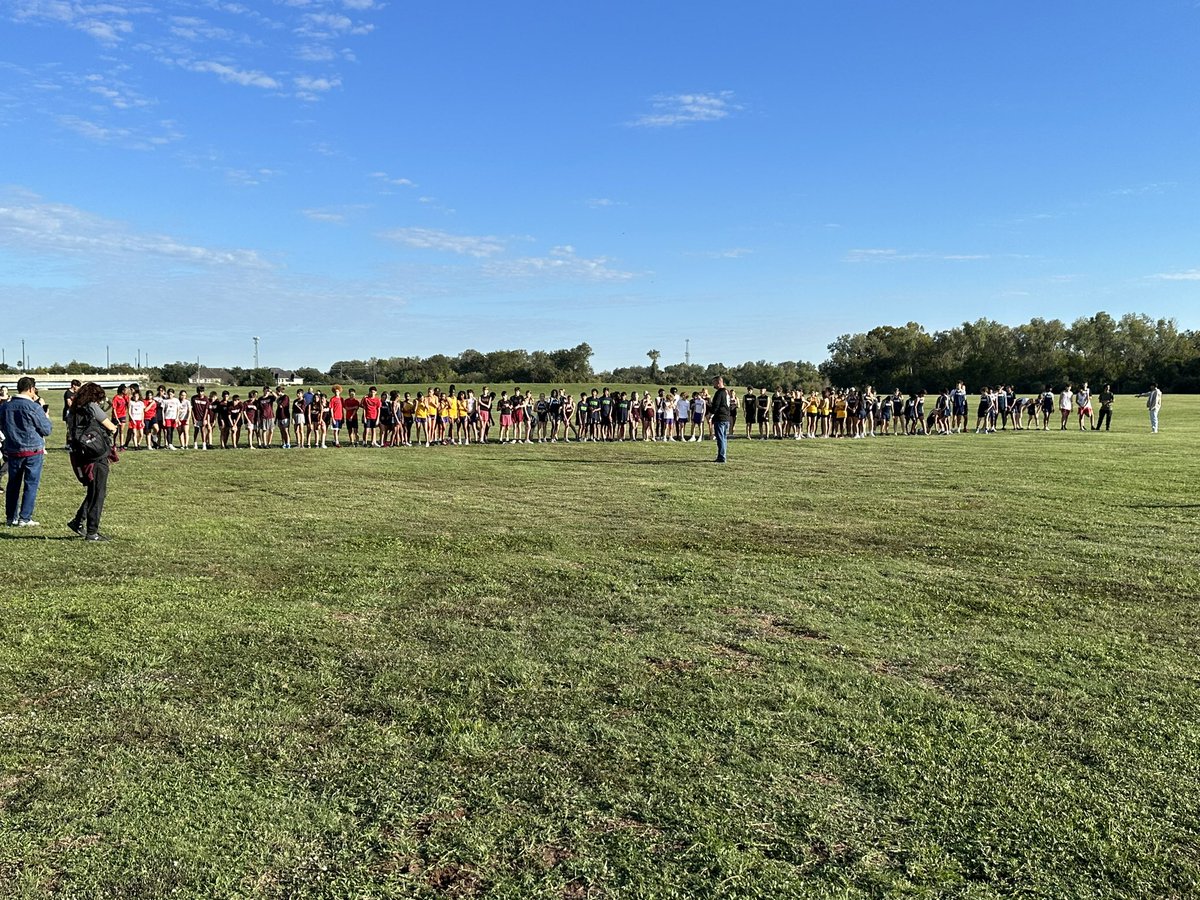 FBISDAthletics's tweet photo. First MS Cross Country Meet and what a turn out it was with over 250 runners. @BowieBearSports @Qvms_Athletics @TCATS_Athletics @BainesAthletics @GarciaAthletics @fsmsathletics @athletics_fcms @FCMSBobcat @sms_jaguars @SLMSTitans @DMS_Vikings https://t.co/sH2UR5ZqJQ