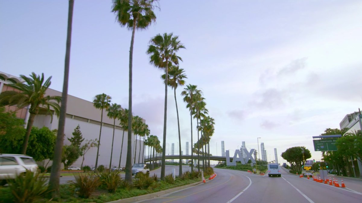 GoldenBachABC's tweet photo. Come fly with us, it's finally time for hometowns! ✨ #TheGoldenBachelor starts right NOW on ABC! https://t.co/dEC1iaShJe