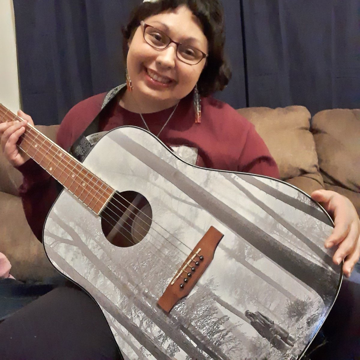 Stitchloves5sos's tweet image. #howishakeitoff I do this by playing songs on my guitar, seeing my favorite artists live, and baking cookies 🥰🫶 @taylornation13 @taylorswift13