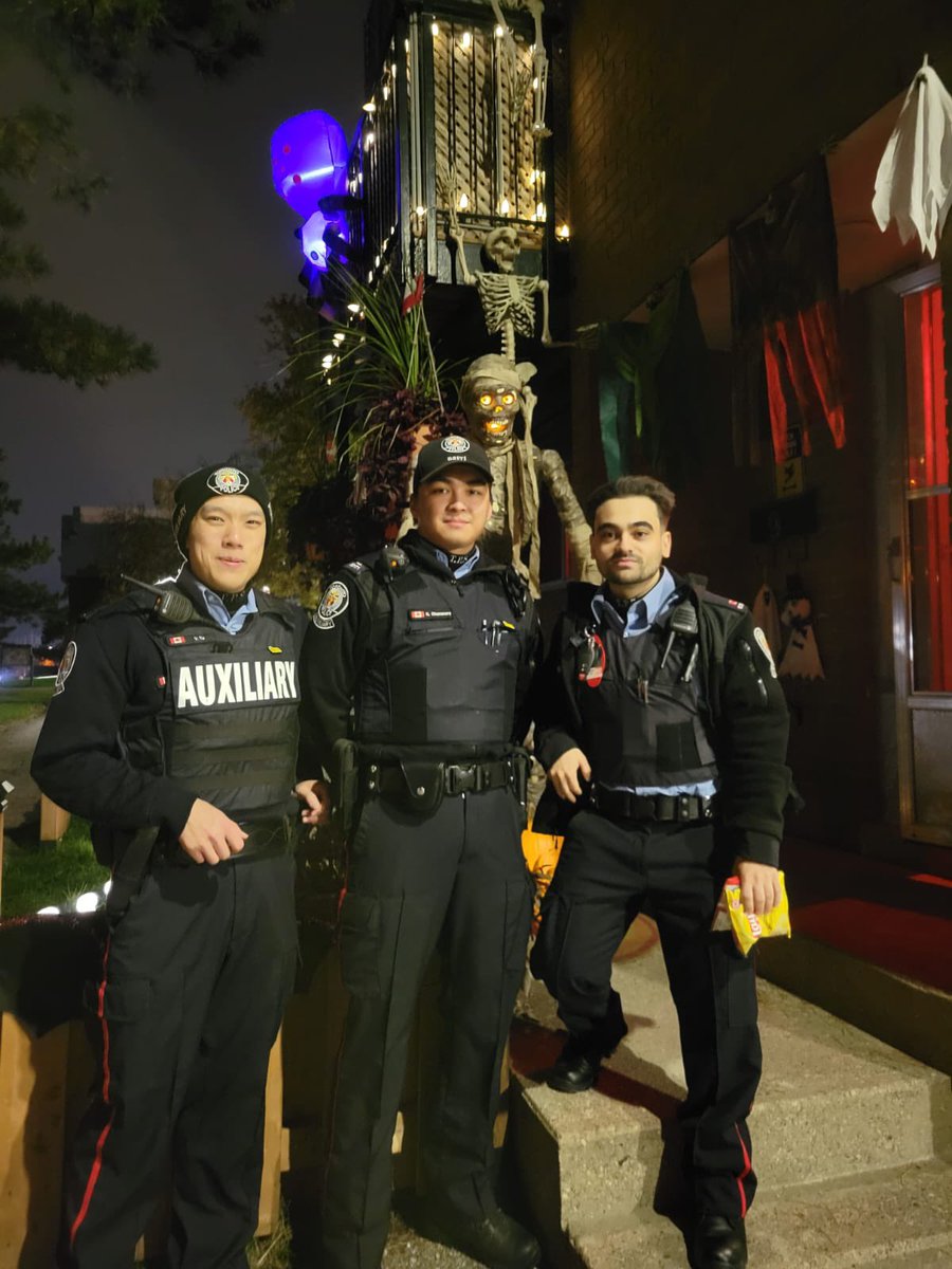 Our officers were out on the streets for #Halloween2023 ensuring that all the trick or treaters were safe, you might have seen them around in your neighborhood! #Toronto @TPS31Div