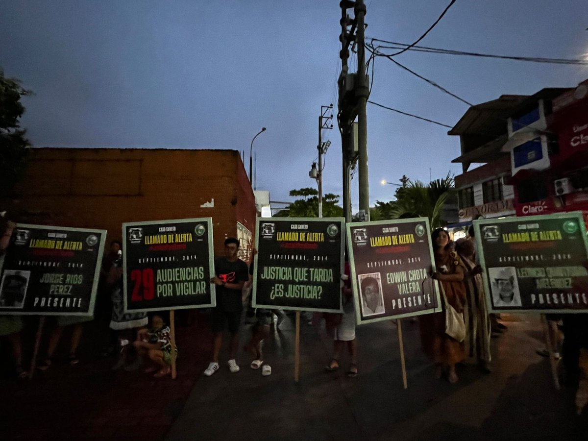 actualidadspda's tweet photo. 🚨 #JusticiaParaSaweto | Familiares de los cuatro líderes de Saweto asesinados en 2014, realizan vigilia frente al Poder Judicial de Ucayali para pedir justicia por sus seres queridos. https://t.co/jGRczMULTI