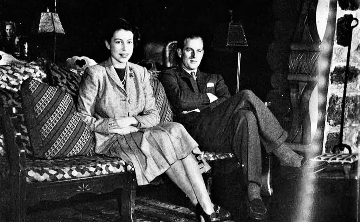 2 Nov 1951, Sainte-Agathe-des-Monts, QC: Princess Elizabeth (later Elizabeth II, Queen of Canada) & Philip, The Duke of Edinburgh, were driven to a private estate in the Laurentian Mountains. They would stay there for two days of rest. #canadiancrown #cdnpoli #cdnhist