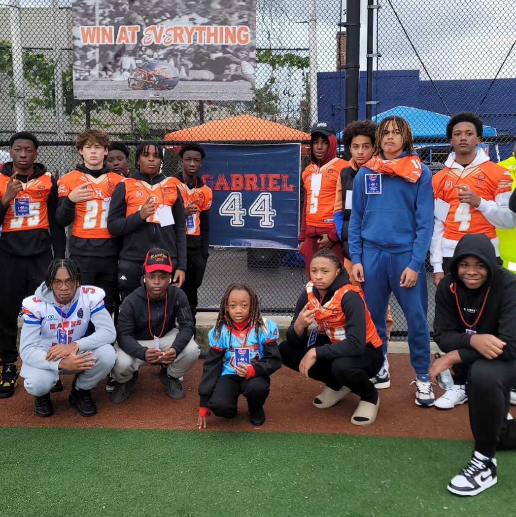 PabloSinclair2's tweet image. Today was a very long day for us, but God is good. Thank you to @EHallFB for inviting my Team to their #homecoming2023 and rolled out the #redcarpet 👏🏽👏🏽👏🏽👏🏽👏🏽. The young men had a great 

#chipchasing🏆 #lastdance💯

@EHallFB  
@coachmouse1 
@Dannylandberg 
@coach_wheels1