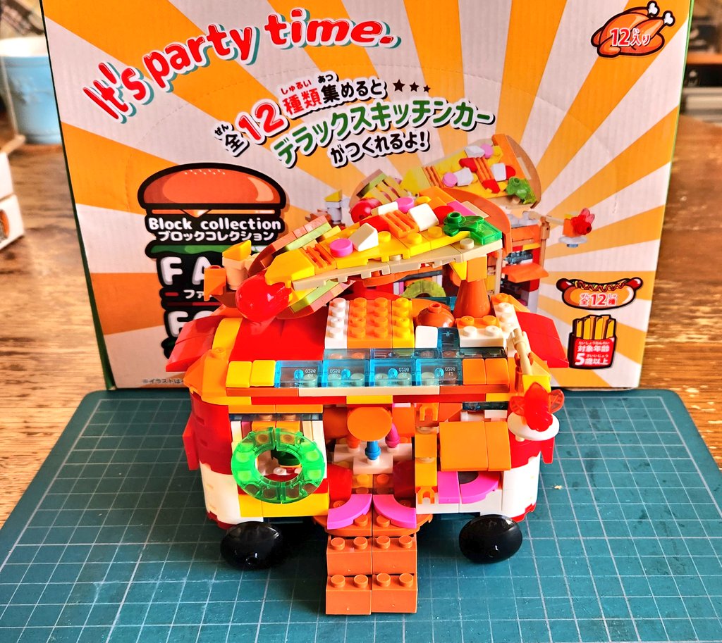 ciccy11271's tweet photo. #BlockCollection
#FASTFOOD
#Seria
全12種類集めると
#デラックスキッチンカー が
作れるらしい
説明書に書いてある色の部品が
ありません
色違いならあったのでなんとか
完成
それから説明がない箇所もあって
わかりにくい
そしてとてもはずれやすく
イライラ😡 接着剤要
余った部品 https://t.co/Q0L6055iLp