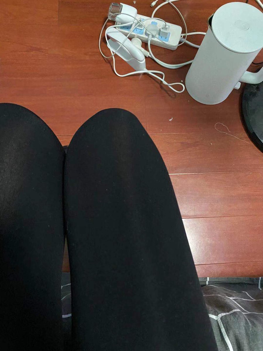 #绿帽 #绿奴 #母狗 #足控 #美腿 #淫妻
天冷了，老婆的厚黑丝该安排了 https://t.co/O7LIlOdxsU