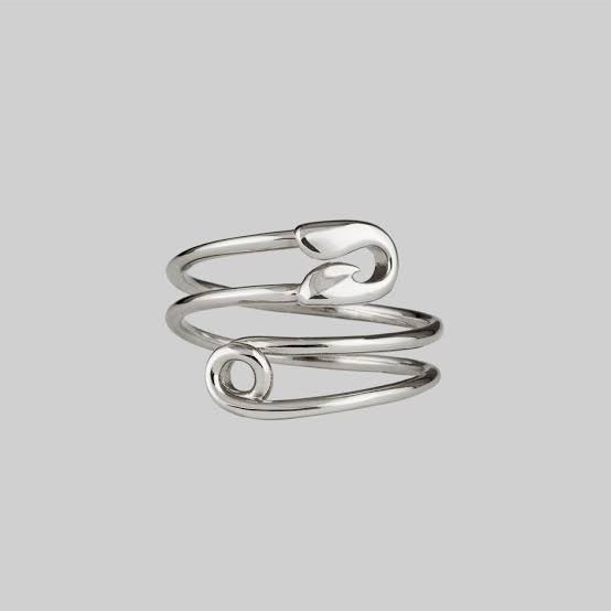 avocatoobin's tweet photo. @talabykyla safety pin ring din po sanaaa 🥺🥺🥺🥺 https://t.co/YKNvQ1JvIP
