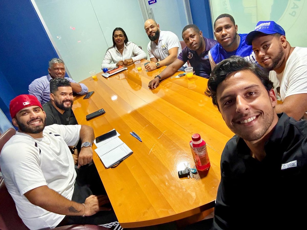 RaymondRguez__'s tweet photo. Nos sumamos a la jornada de prevención contra el dengue. Agradezco a mi equipo por unirse a recorrer la Circunscripción #2 y fumigar. Debemos estar atentos y no descuidarnos. ¡Protejamos a nuestra familia del Dengue!

#RaymondRodriguez #fumigación #Dengue #Salud #circunscripción2 https://t.co/4llSmlnQUI
