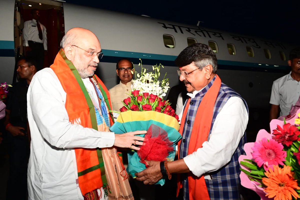 KailashOnline's tweet photo. शुभ जन्मोत्सव !!!

प्रभावशाली व्यक्तित्व के धनी माननीय गृह एवं सहकारिता मंत्री श्री @AmitShah जी को जन्मदिन की हार्दिक बधाई एवं शुभकामनाएँ...

आप सदा स्वस्थ रहे, दीर्घायु हो, बाबा महाकाल से यही कामना है।

#HBDayAmitShah https://t.co/v9FChE4Vii