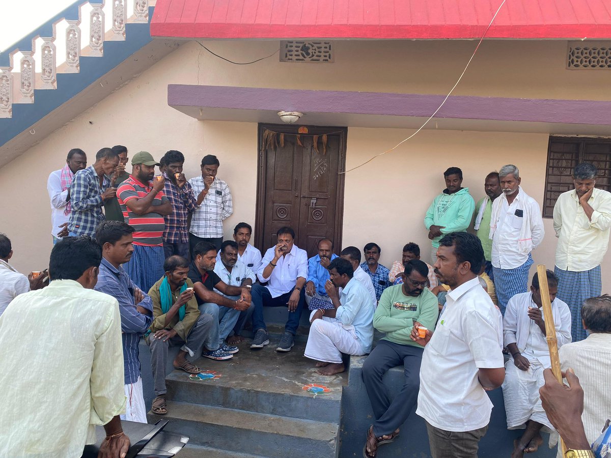 Preddybjp's tweet photo. చాయి పే  చర్చ కార్యక్రమంలో భాగంగా  నవీపేట్ మండలంలోని  నాళేశ్వర్ మరియు లింగాపూర్ గ్రామంలో ఉన్న సమస్య��� గురించి తెలుసుకొని, కేంద్ర ప్రభుత్వ పథకాల గురించి వారికి వివరించడం జరిగింది. https://t.co/haEEoGtPBG