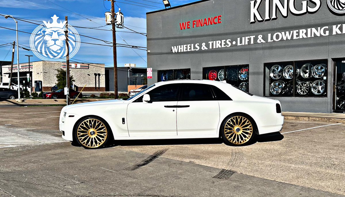 kingswheels2's tweet photo. 2015 Rolls Royce Wraith on all gold Forgiato NB6-ECL, and wrapped up in 275/30R24 Versatyre CRX4000!! #KingsWheels2 #SuspensionSpecialists #RollsRoyce #Wraith #Forgiato #NB6ECL #Versatyre #Texas #Dallas #GreedyGrove #Buckner https://t.co/VpK0ak5YAu